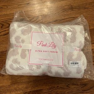 Pink Lily make me believe grey leopard print blanket